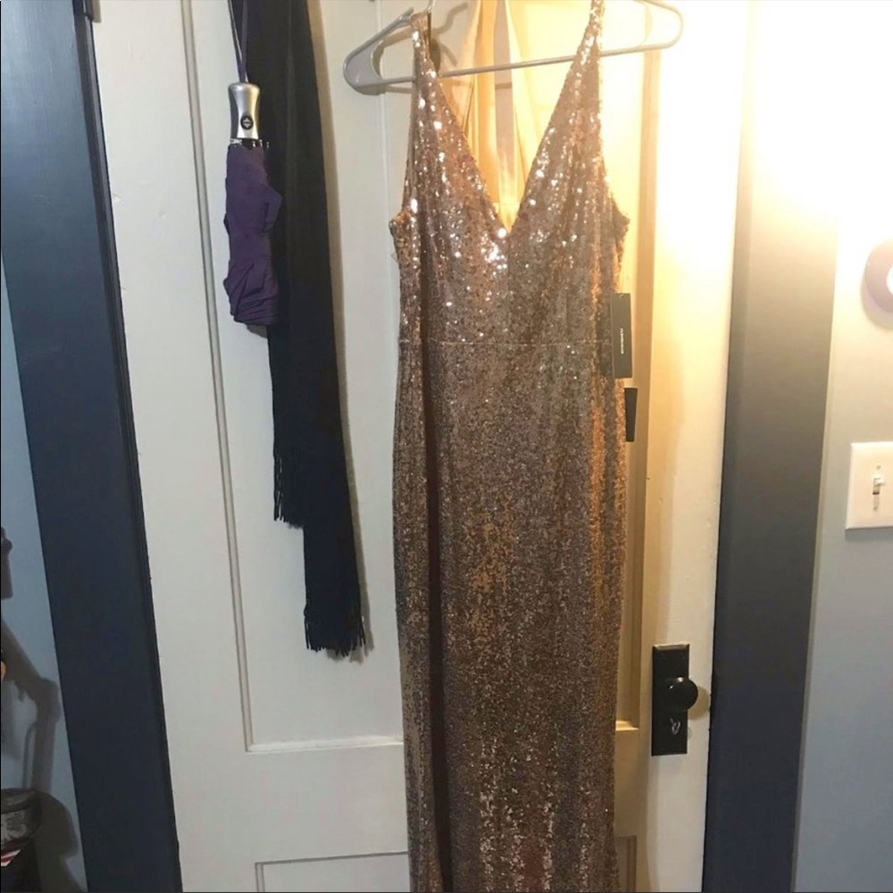 NEW W TAGS Lulu’s Gold Sequin Gown, Size M - Picture 2 of 4